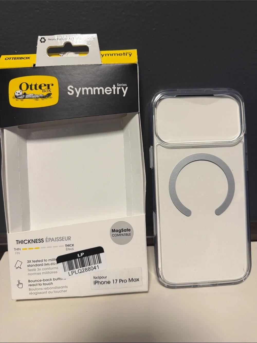 OtterBox Symmetry Clear Case for iPhone 17 Pro Max - Clear with White Insert
